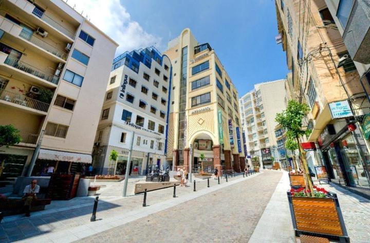 Spacious Apartment Steps To The Promenade Sliema Exteriér fotografie