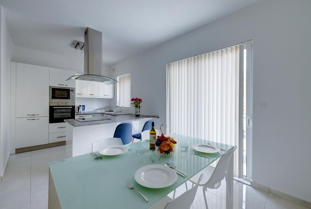 Spacious Apartment Steps To The Promenade Sliema Exteriér fotografie