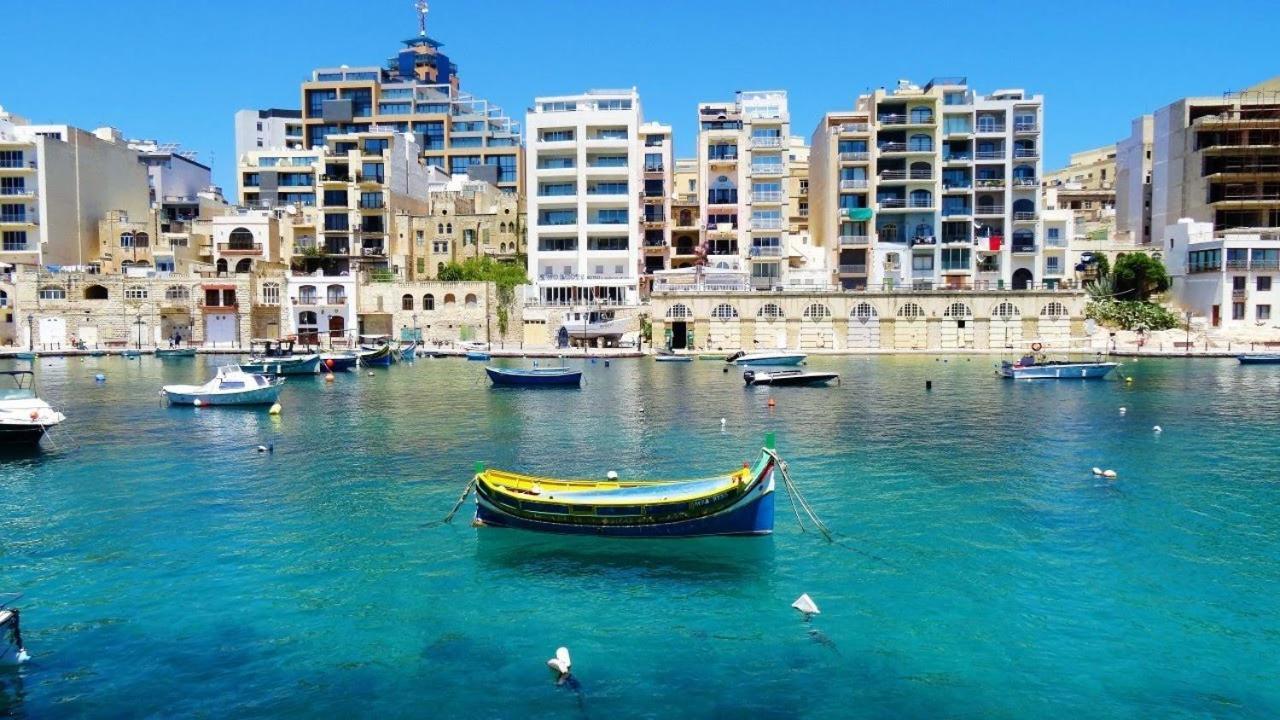 Spacious Apartment Steps To The Promenade Sliema Exteriér fotografie