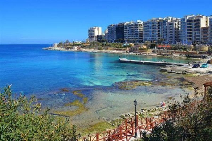Spacious Apartment Steps To The Promenade Sliema Exteriér fotografie