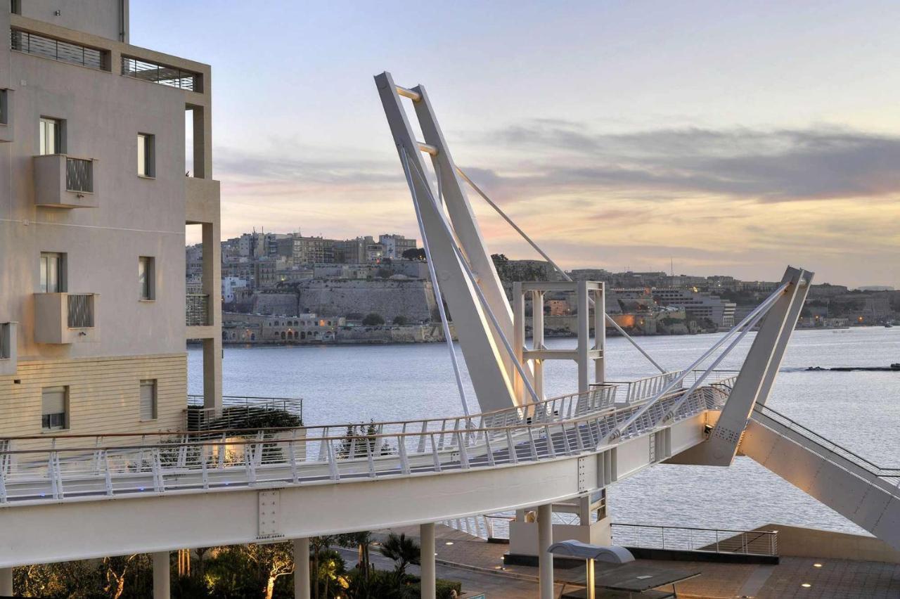 Spacious Apartment Steps To The Promenade Sliema Exteriér fotografie